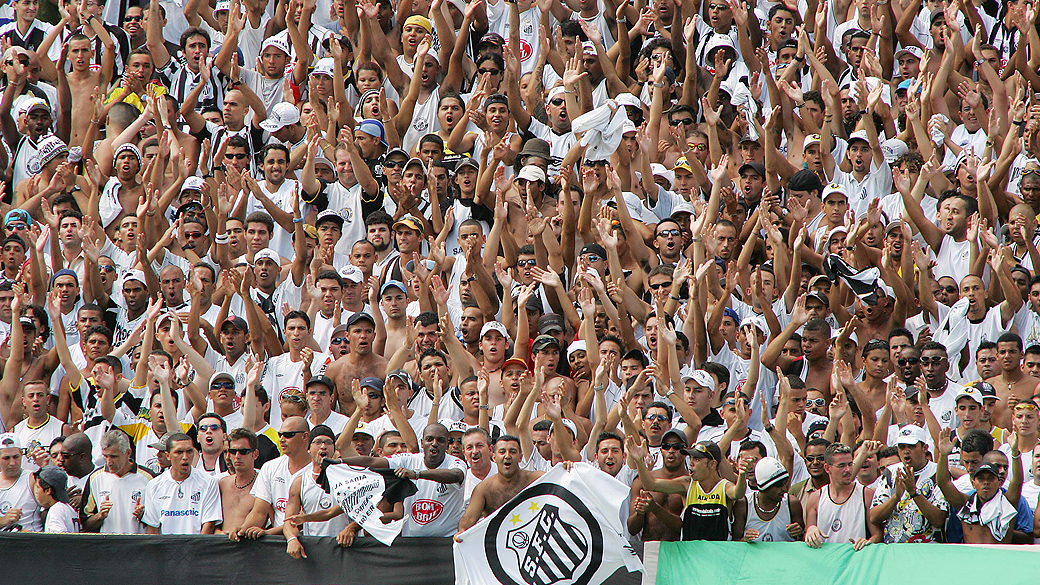 Torcida do Santos, durante jogo contra o Corinthians, pelo Campeonato Paulista, no Estádio da Vila Belmiro