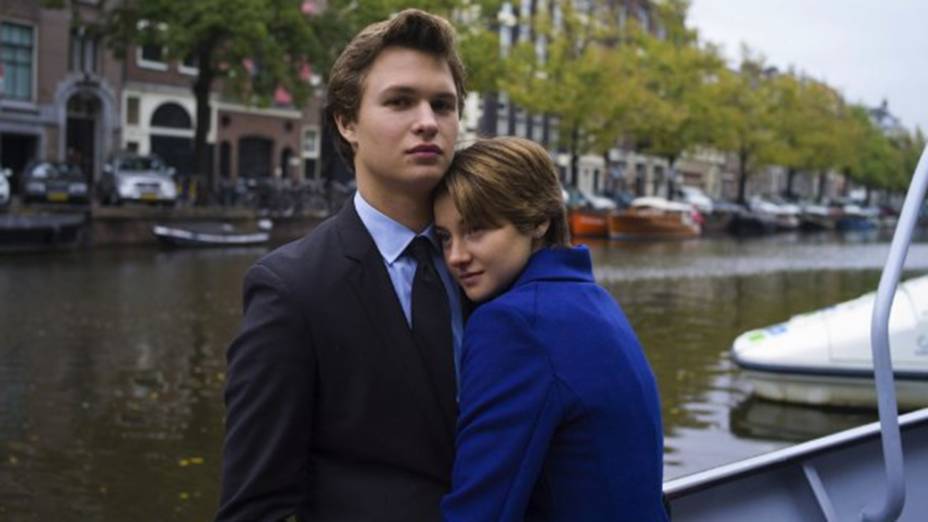 Os atores Shailene Woodley e Ansel Elgort em cena do filme A Culpa É das Estrelas