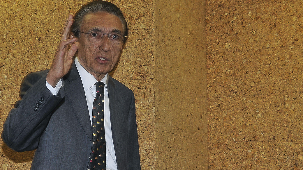 Entrevista coletiva do ministro de Minas e Energia, Edison Lobão