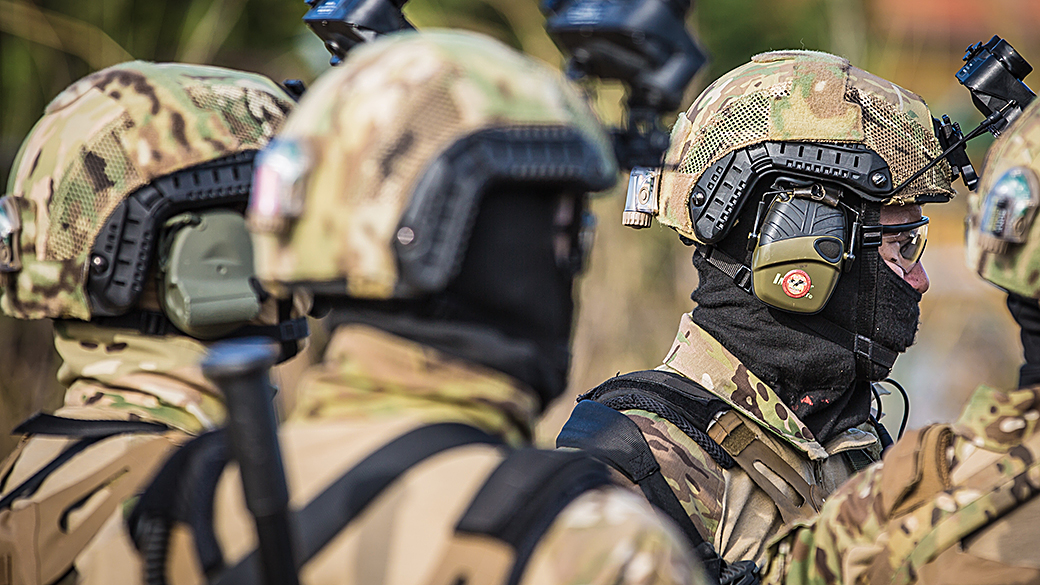 Treinamento do Comando de Operações Táticas da Polícia Federal (COT)