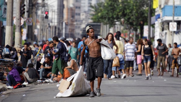 O que torna a Cracolândia tão atraente a usuários de drogas em SP