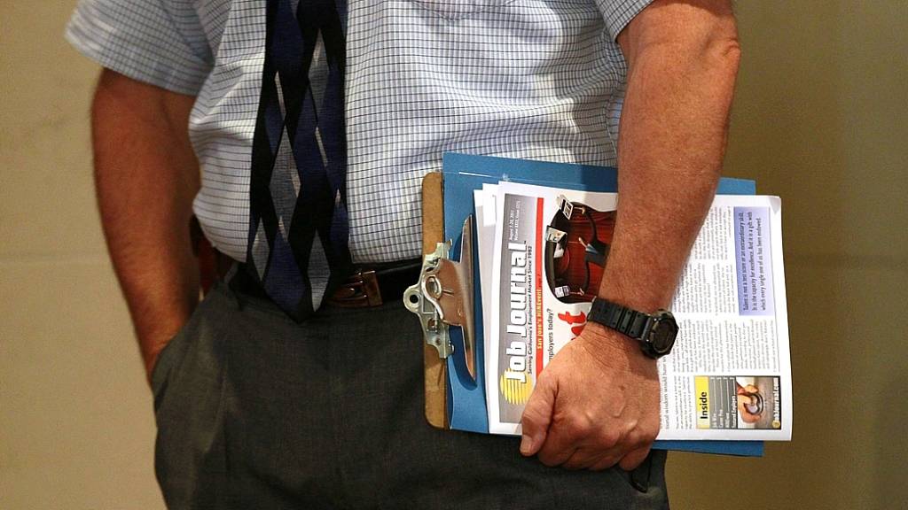 Sinais de emprego mais fraco elevam aposta na queda dos juros nos EUA