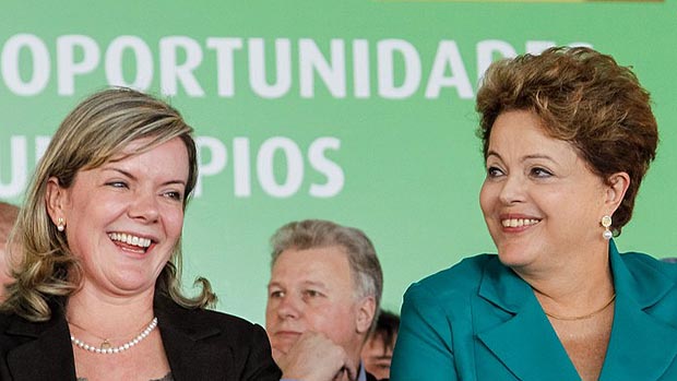 dilma-mourao-original.jpeg Gleisi Hoffmann e Dilma Rousseff durante evento em Campo Mourão, no Paraná