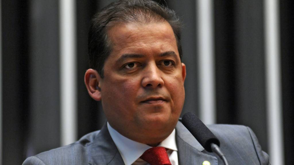 As amizades do novo líder do governo no Congresso