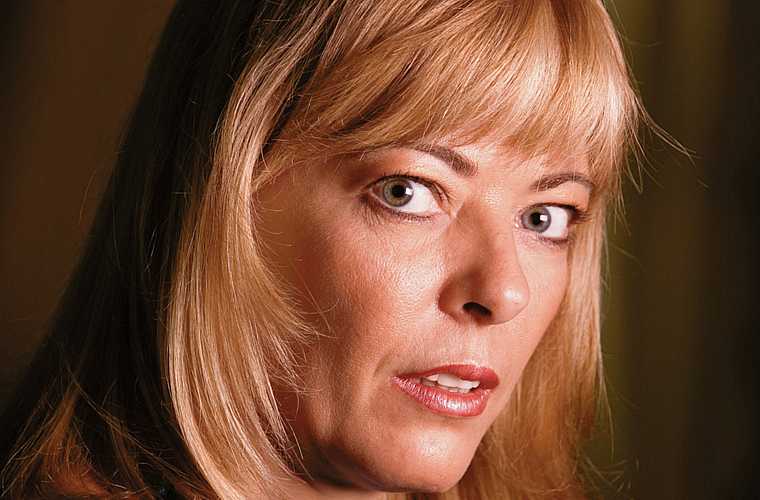 Rosane Collor, ex-mulher de Fernando Collor de Mello, foi condenada em 2000 a quase doze anos de prisão por crimes de corrupção na gestão da Legião Brasileira de Assistência, presidida por ela durante o governo do ex-marido.