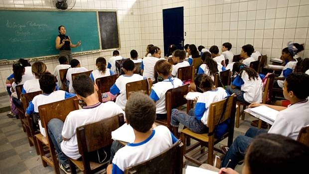 CNM critica reajuste do MEC no salário dos professores da rede básica