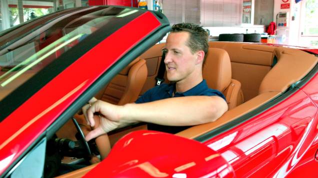 <br><br> Ferrari Enzo: autógrafos na parte interna do capô <br><br> Ferrari Enzo: autógrafos na parte interna do capô