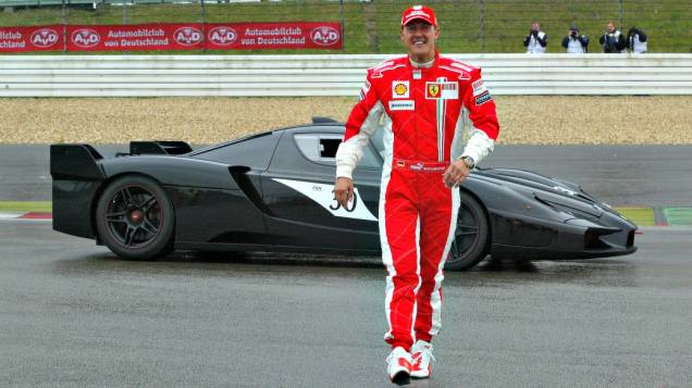 <br><br> Ferrari FXX: versão de pista da Enzo, é a única produzida na cor preta <br><br> Ferrari FXX: versão de pista da Enzo, é a única produzida na cor preta