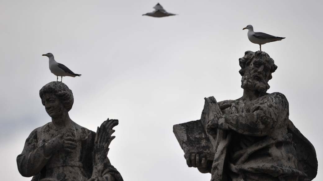 Estátuas na praça São Pedro, Vaticano