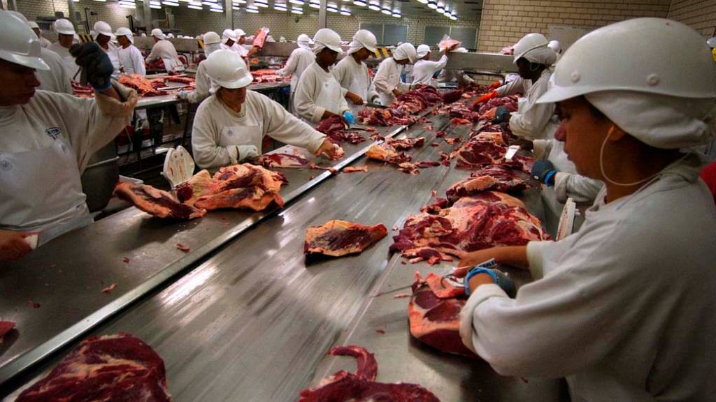 Frigoríficos de Mato Grosso do Sul suspendem produção de carne para EUA