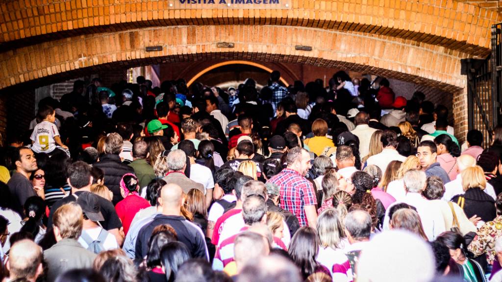 Nem tão progressista, nem tão conservador: o perfil ideológico dos católicos no Brasil