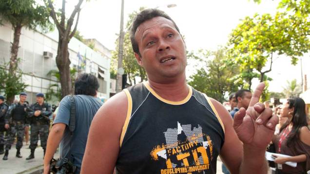 Elias Campista da Silva, 33 anos, motorista de ônibus, é tio de Patrick da Silva Figueiredo, que conseguiu fugir Elias Campista da Silva, 33 anos, motorista de ônibus, é tio de Patrick da Silva Figueiredo, que conseguiu fugir