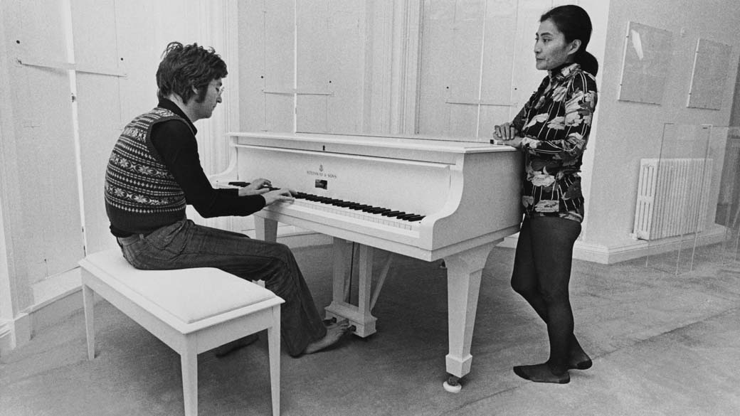 John Lennon com Yoko Ono durante as gravações do filme Imagine em 1971