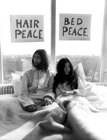Yoko Ono na estreia de Os EUA x John Lennon no Festival Internacional de Torono, no Canadá.