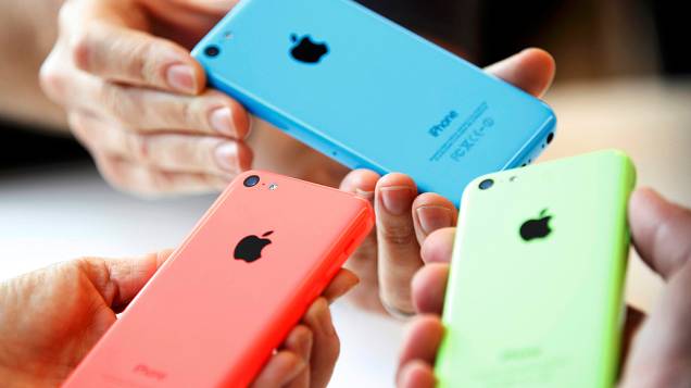 O aparelho trouxe cinco novas cores para o aparelho da Apple. Foi lançado em 2013 O aparelho trouxe cinco novas cores para o aparelho da Apple. Foi lançado em 2013