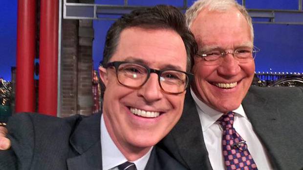 David Letterman e Colbert destroem móveis em ato contra a CBS