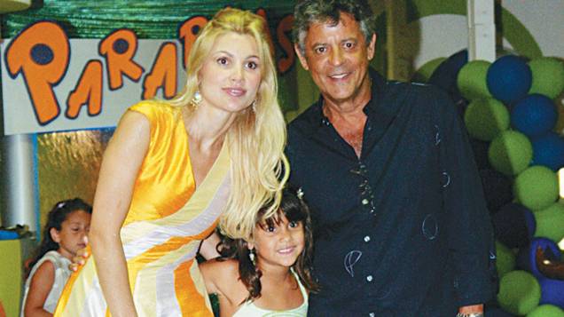 Flávia Alessandra e Marcos Paulo, na festa de aniversário da filha Giulia Flávia Alessandra e Marcos Paulo, na festa de aniversário da filha Giulia