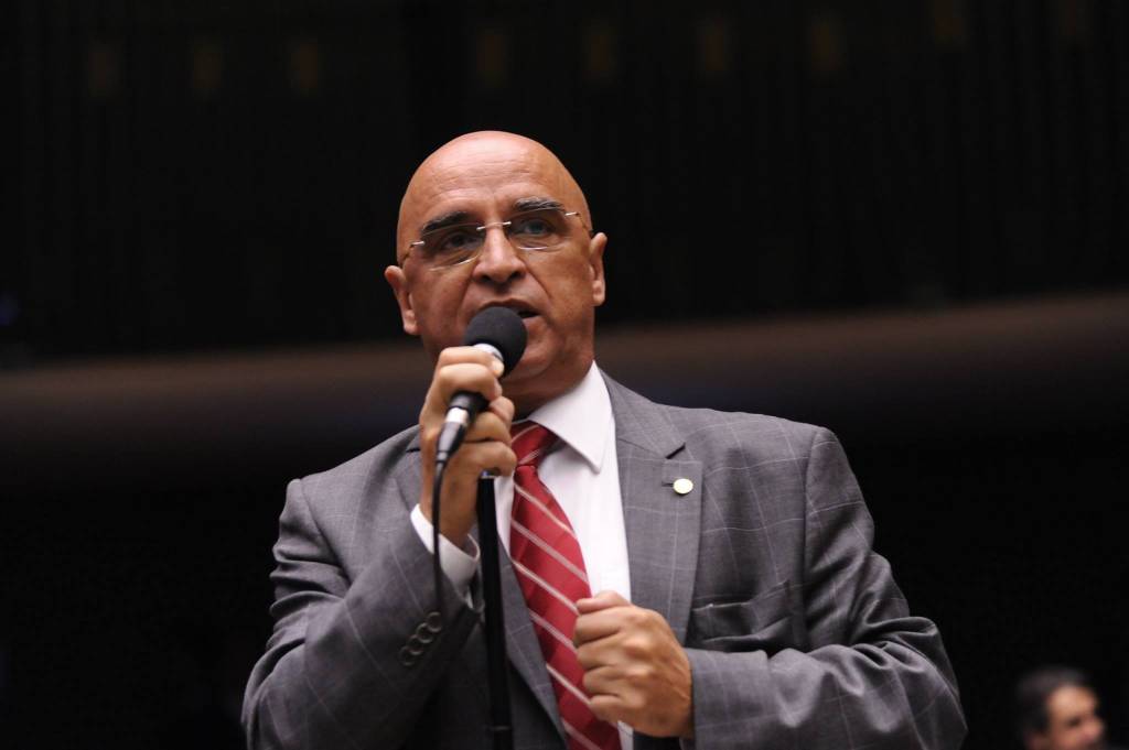 PDT segue grupo do PT e abandona blocão de Motta