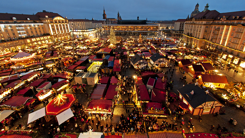 Vista geral do mercado de Natal de Dresden, na Alemanha