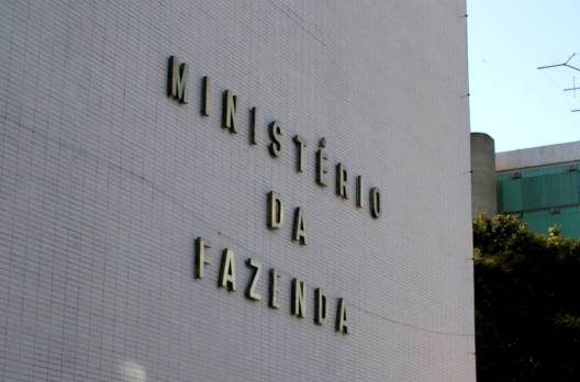 Dúvida sobre ministros — da Fazenda e no Reino Unido — mexe com o mercado