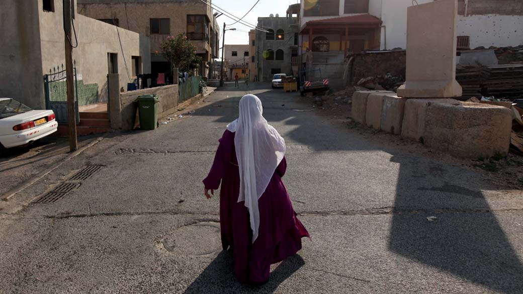 Moradora do vilarejo de Ghajar, na fronteira entre Israel, Líbano e Síria