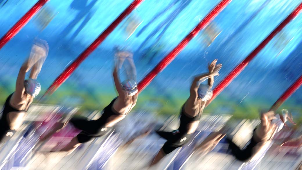 Atletas participam das eliminatórias femininas do 200m peito no Campeonato Europeu de Esportes Aquáticos, realizado em Budapeste, na Hungria