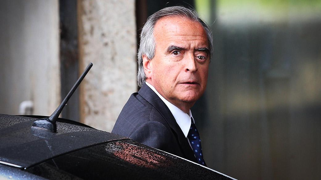 O ex-diretor da Petrobrás, Nestor Cerveró, chega ao Senado Federal, em Brasília, nesta terça-feira (02)