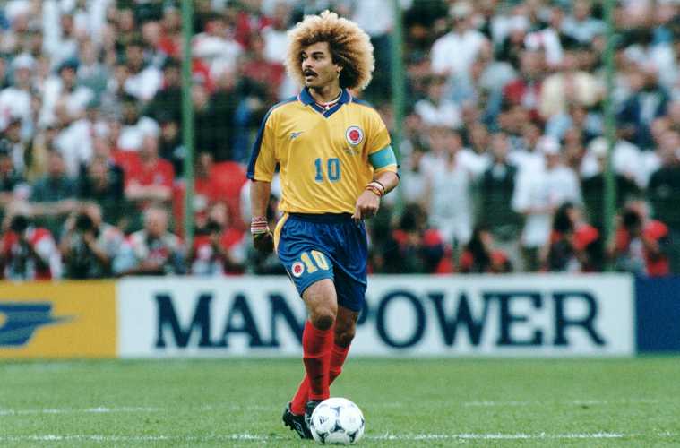 Vídeo: Valderrama raspa famosa cabeleira do futebol mundial