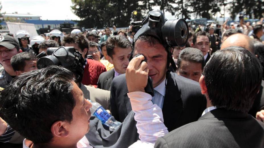 Presidente do Equador, Rafael Correa, foi hospitalizado após protestos em Quito