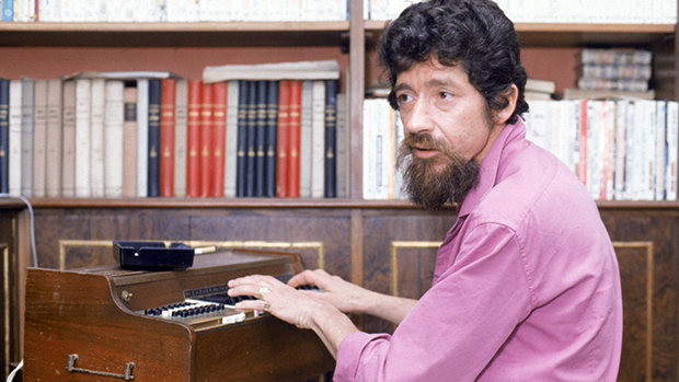 “Morreu pobre”: mostra no STF revela bastidores da herança de Raul Seixas