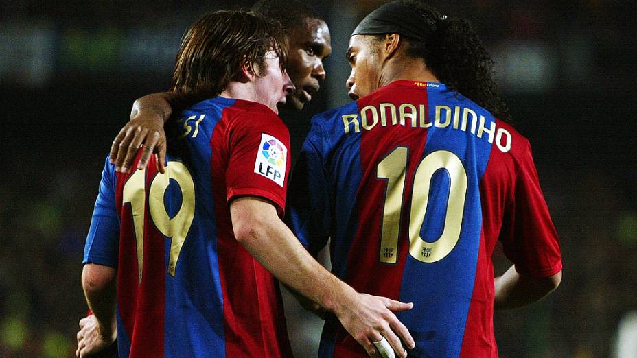 Ronaldinho Gaúcho e Messi durante jogo no Bracelona em 2007