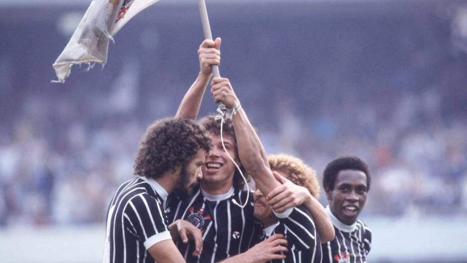 Sócrates, Casagrande e Biro-Biro durante jogo do Corinthians contra o São Paulo pelo campeonato Paulista de 1982<br>  