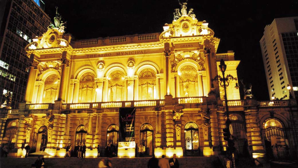 Fachada iluminada do Theatro Municipal de São Paulo, 2003