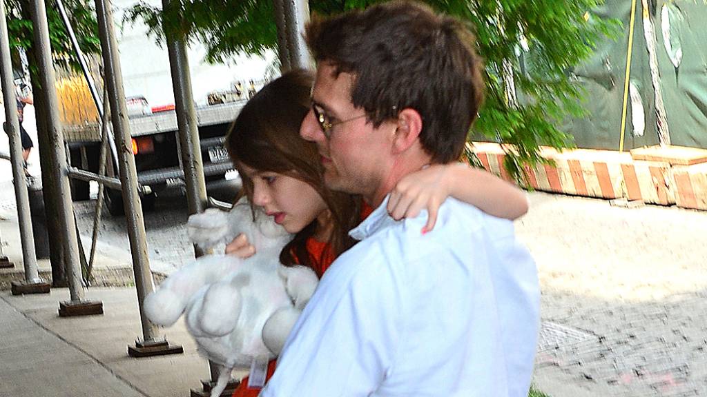 A decisão da filha de Tom Cruise que revela mágoa com a ausência do pai