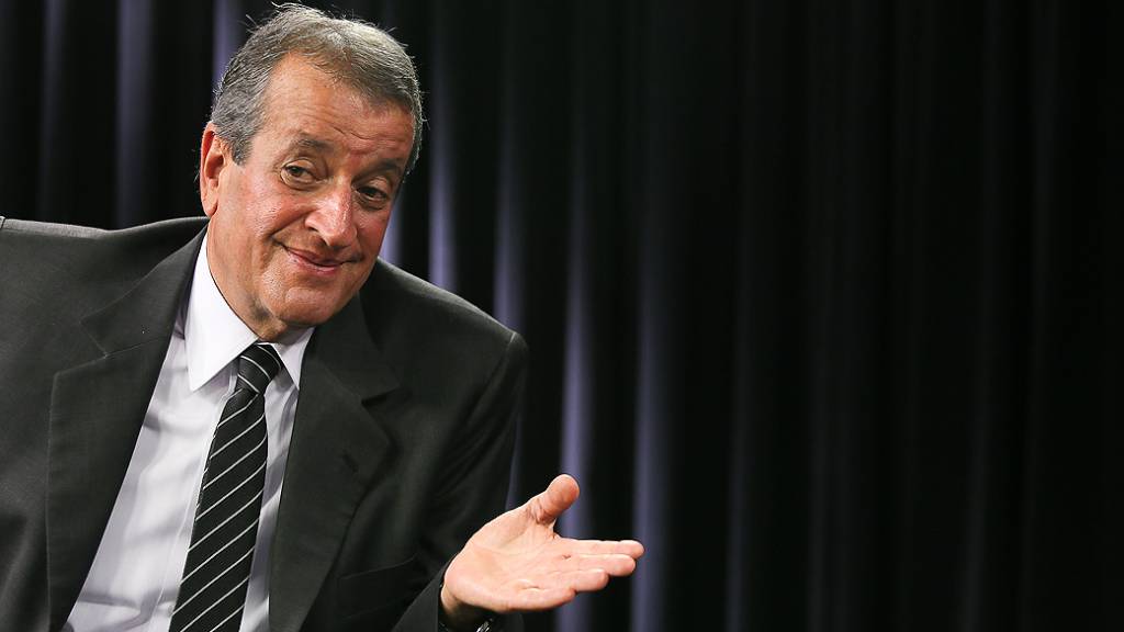 Valdemar abre os braços para Bolsonaro, e ri por último