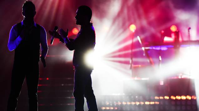 Zezé Di Camargo e Luciano durante gravação do DVD Flores em Vida, no Citibank Hall, em São Paulo Zezé Di Camargo e Luciano durante gravação do DVD Flores em Vida, no Citibank Hall, em São Paulo