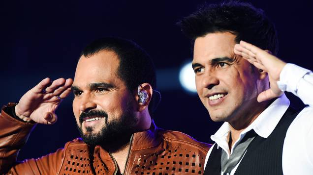 Zezé Di Camargo e Luciano durante gravação do DVD Flores em Vida, no Citibank Hall, em São Paulo Zezé Di Camargo e Luciano durante gravação do DVD Flores em Vida, no Citibank Hall, em São Paulo