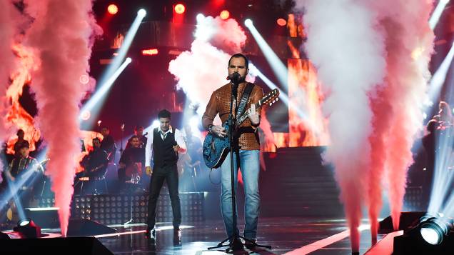 Zezé Di Camargo e Luciano durante gravação do DVD Flores em Vida, no Citibank Hall, em São Paulo Zezé Di Camargo e Luciano durante gravação do DVD Flores em Vida, no Citibank Hall, em São Paulo