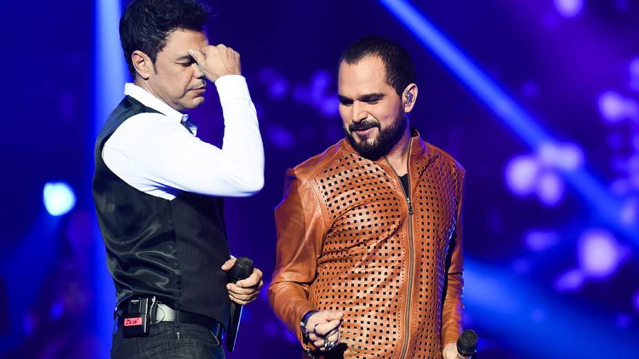 Zezé Di Camargo e Luciano durante gravação do DVD Flores em Vida, no Citibank Hall, em São Paulo