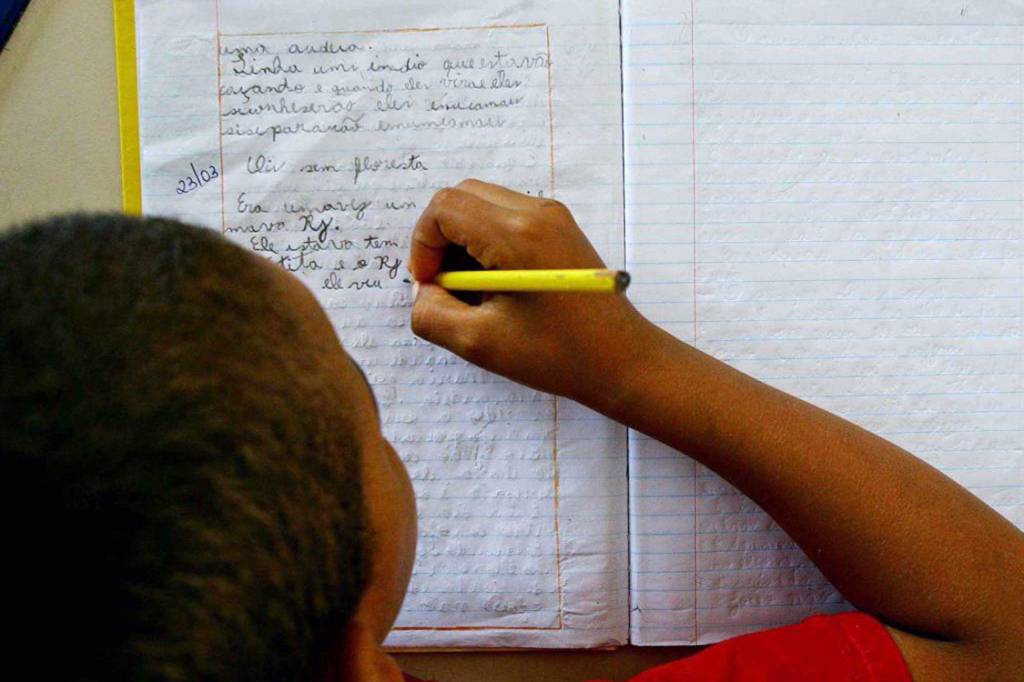 Brasil teve 56% de crianças alfabetizadas no 2º ano do fundamental em 2023