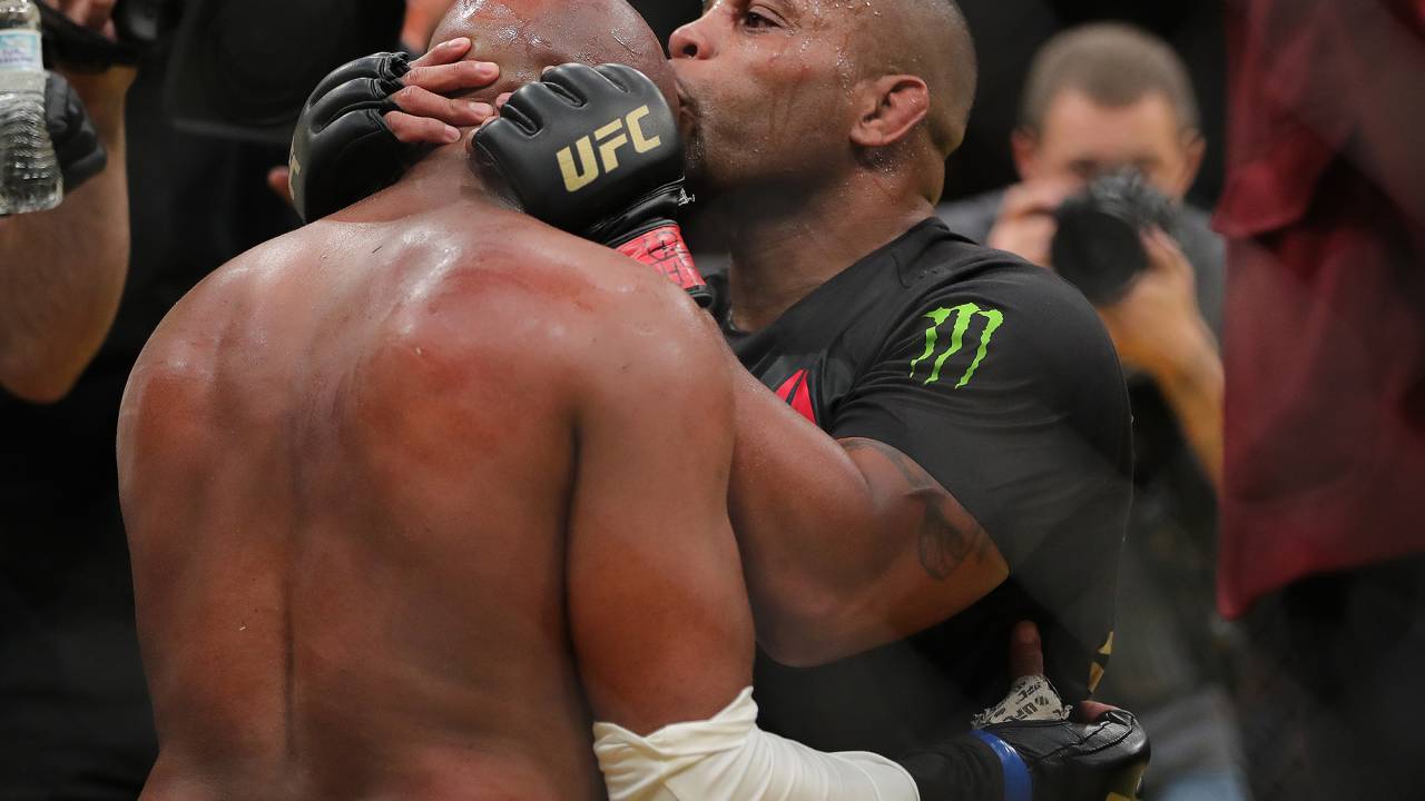 Anderson Silva perde para Daniel Cormier durante o UFC 200, na arena T-Mobile, em Las Vegas (EUA), na noite deste sábado (09)