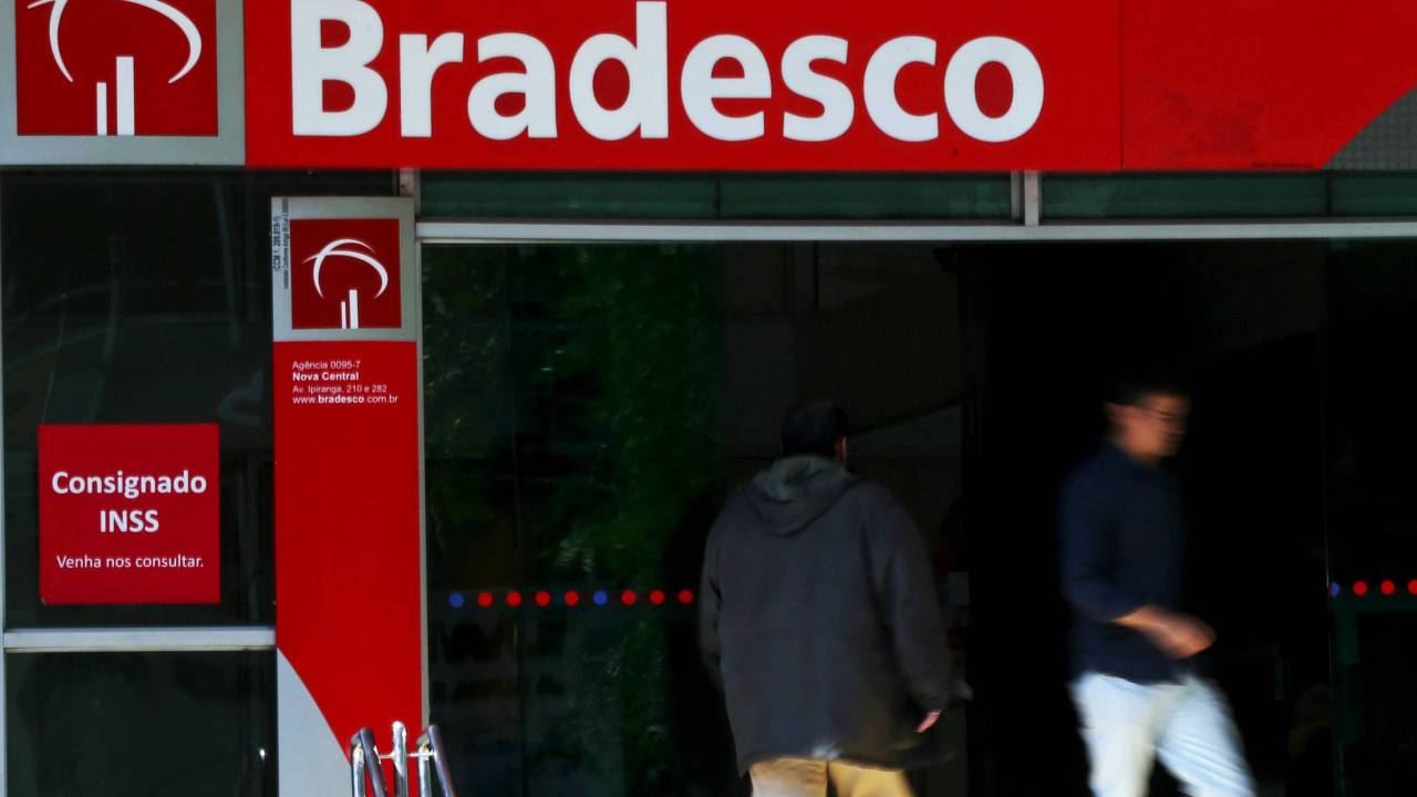 Compras unitárias abaixo de 50 reais feitas com o acessório dispensam senha que o usuário teria que digitar se estivesse pagando com cartão