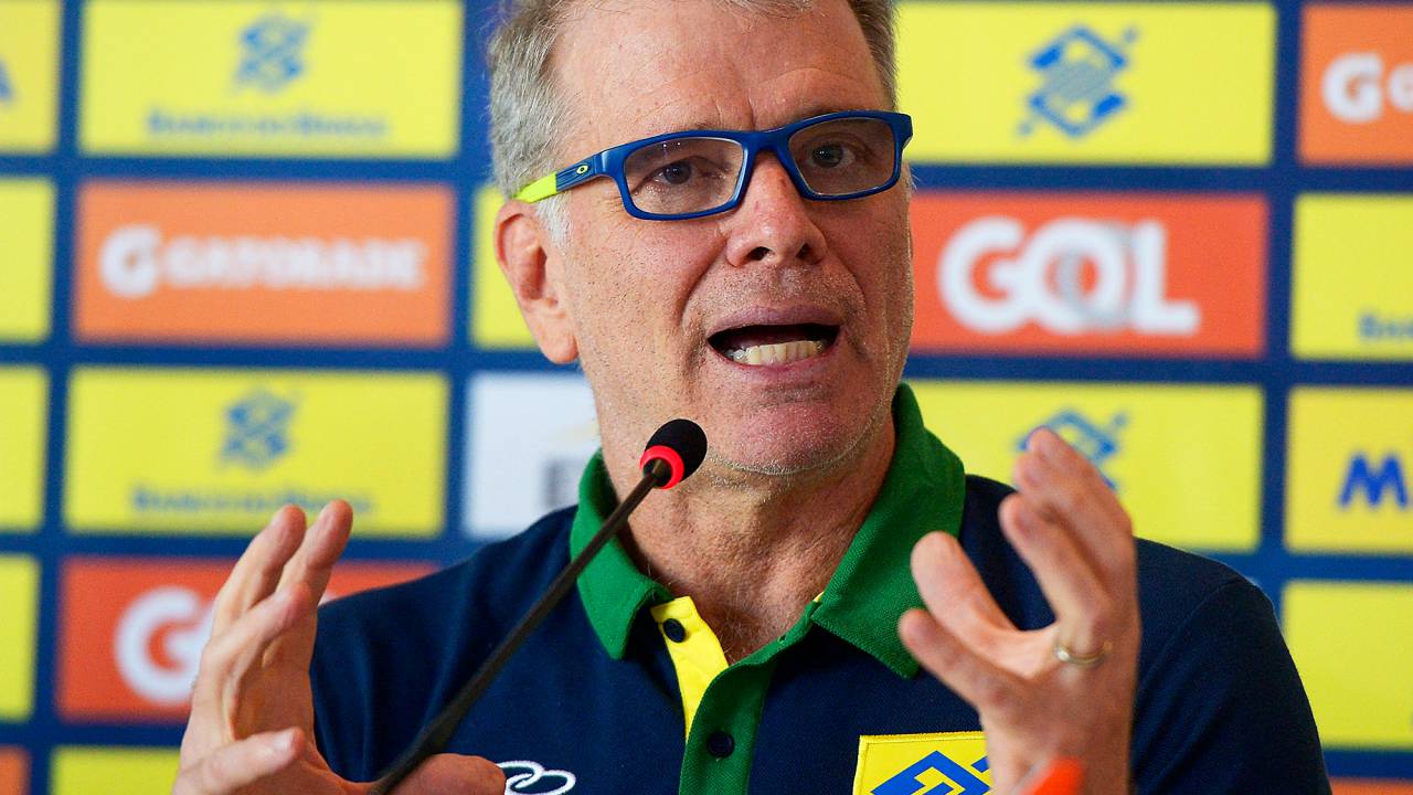O técnico da Seleção Brasileira de Volei, Bernardinho, durante convocaçāo dos atletas para a Liga Mundial de Volei e os Jogos Olímpicos do Rio de Janeiro - 12/04/2016