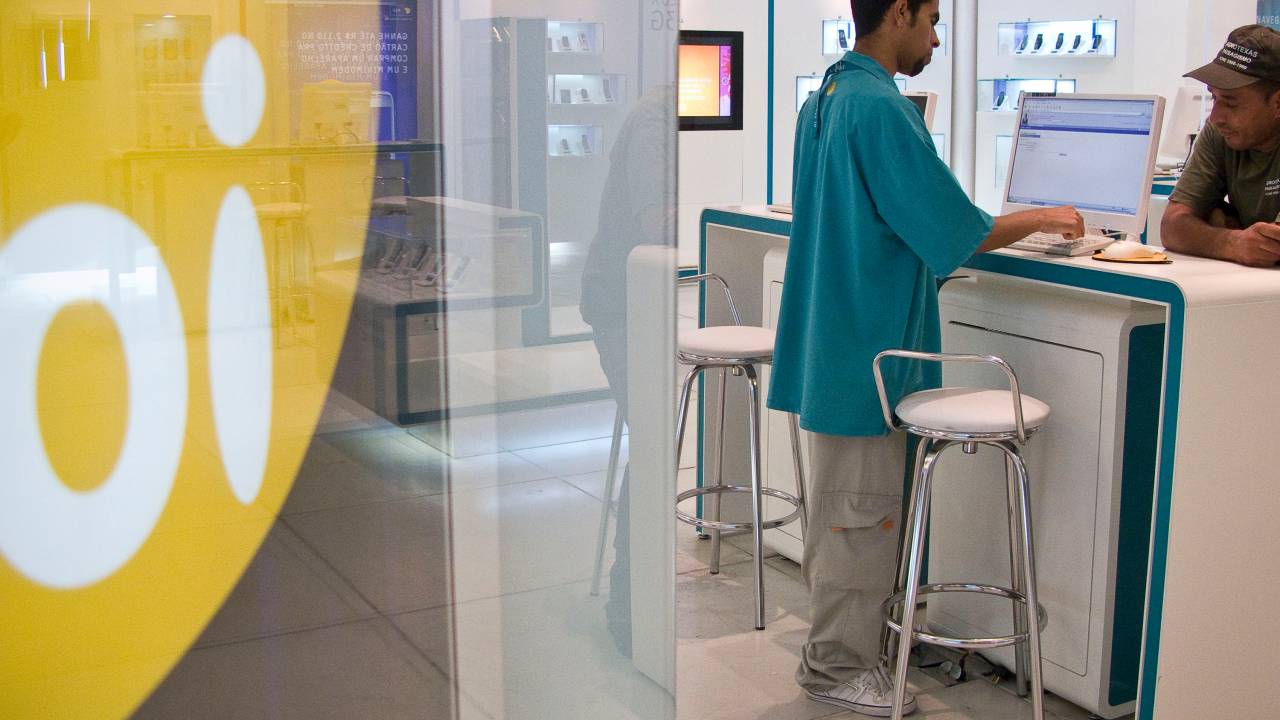 Em nota distribuída à imprensa, ele explica que a cada vez que uma linha é ativada, a operadora já paga 26,00 reais a título de taxa de fiscalização de instalação