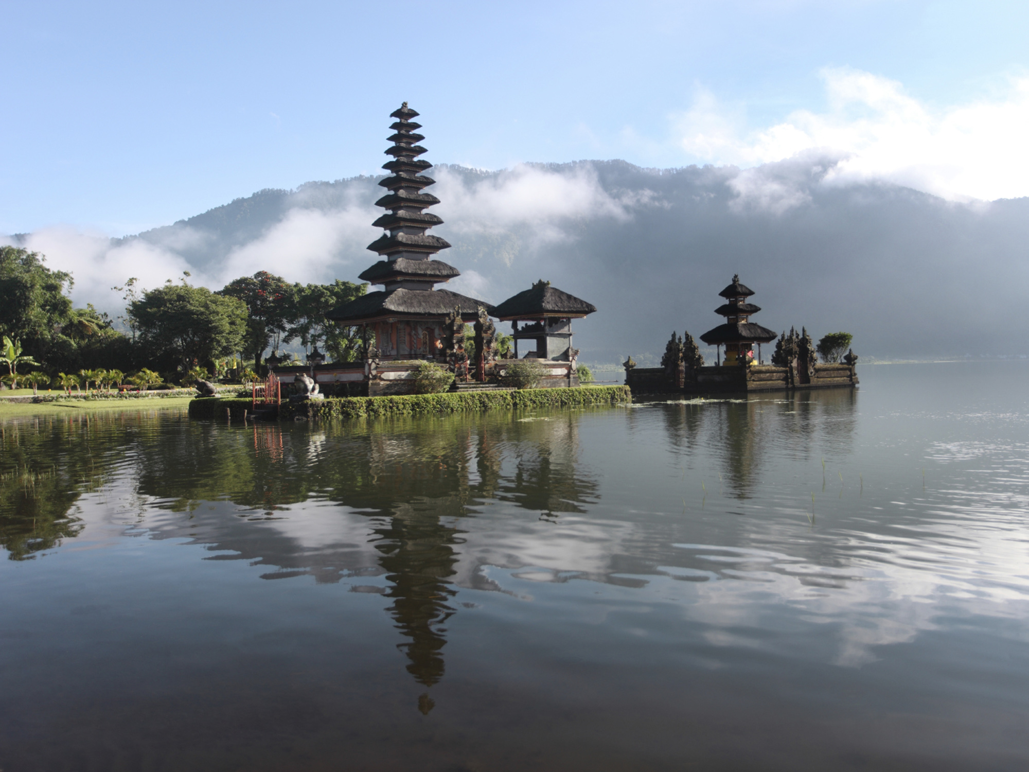 Brasileira é presa em Bali com cocaína escondida em frascos de xampu