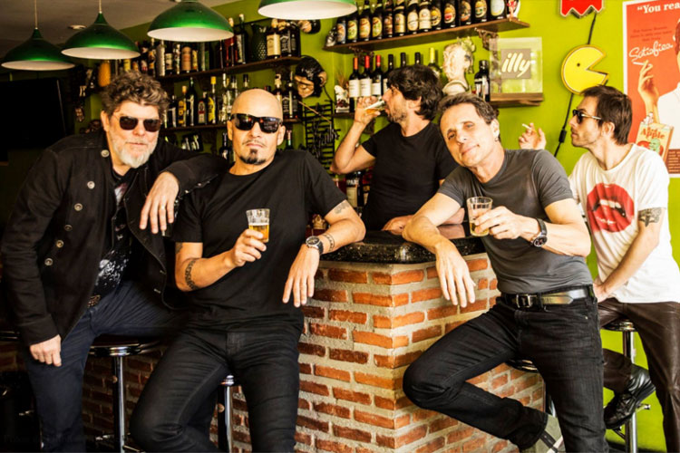 A banda Titãs com a nova formação, com Beto Lee na guitarra