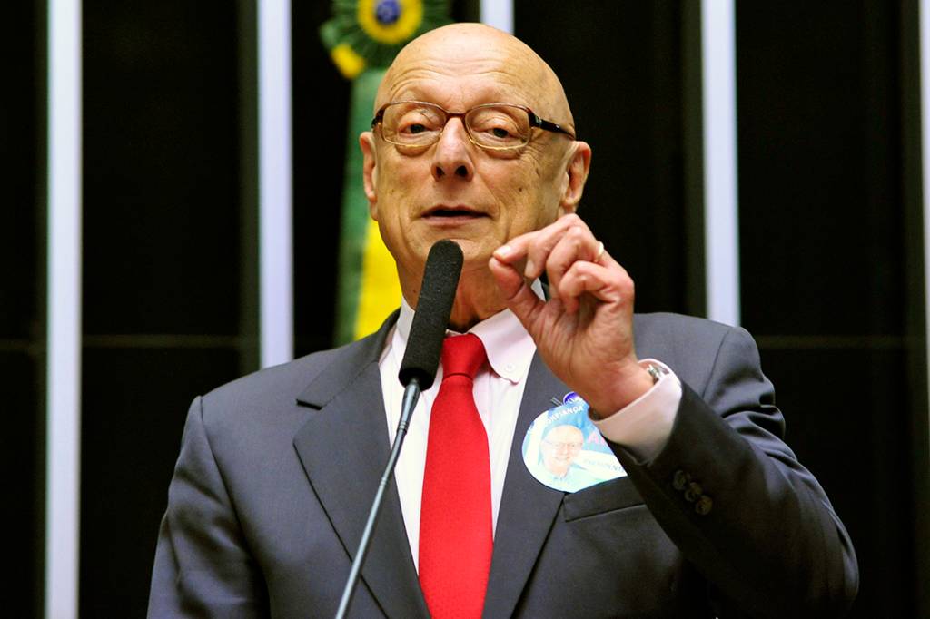 Senador utilizou relatório da PF para convencer colegas a aprovarem voto impresso