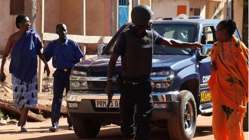 Reféns são libertados de hotel no Mali
