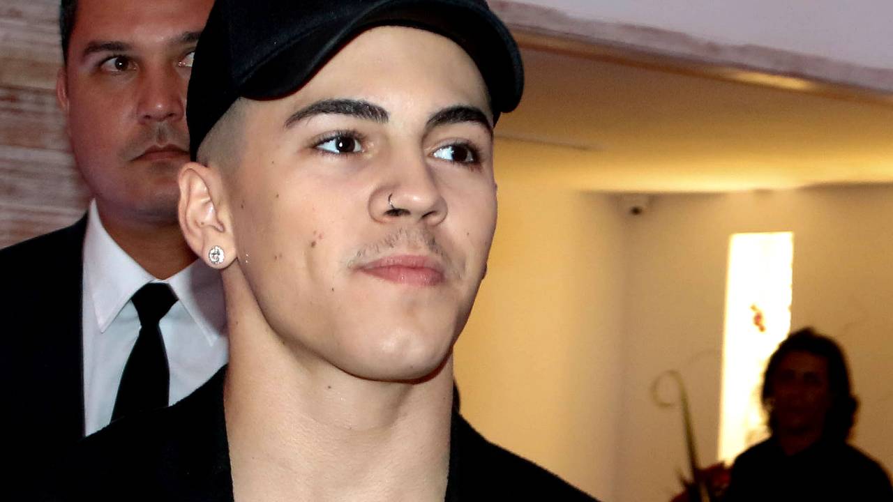 O cantor MC Biel chega para o lançamento de uma casa de eventos, no Rio