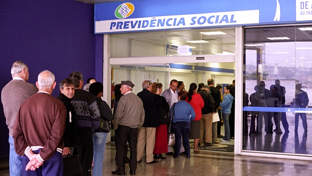 INSS começa a pagar hoje a primeira parcela do 13º dos aposentados
